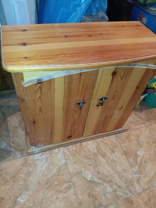 Liquidacion vitrina de madera mirar perfil.