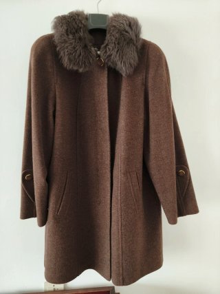 Chaquetón de señora con cuello de pelo