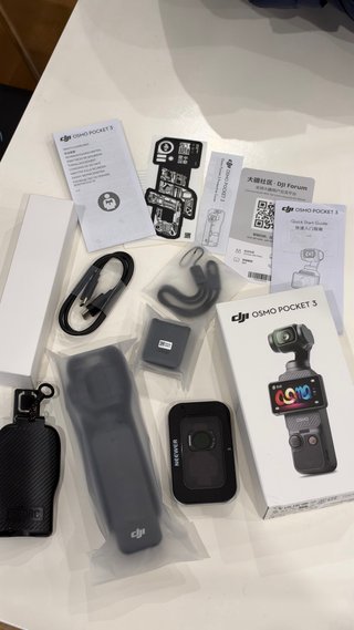 DJI Osmo Pocket 3 con accesorios