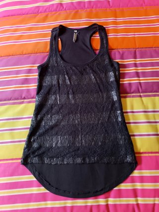 Camiseta de tirantes con lentejuelas negra