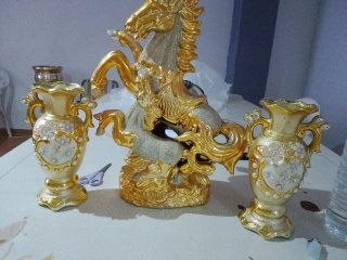 Set de Figura de Caballo y 2 Jarrones Oro