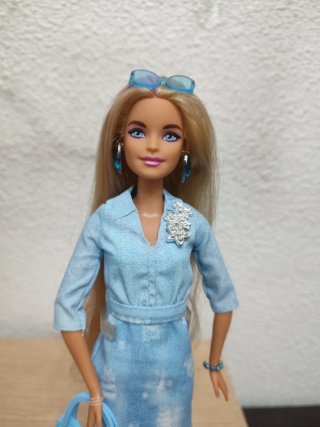 Barbie Articulada Color Reveal