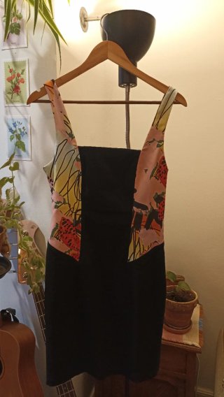 Vestido Desigual Negro y Estampado