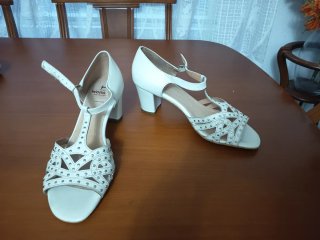 Sandalias de tacón Wonders blancas