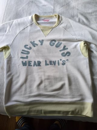 Sudadera Levi's Blanca y Amarilla