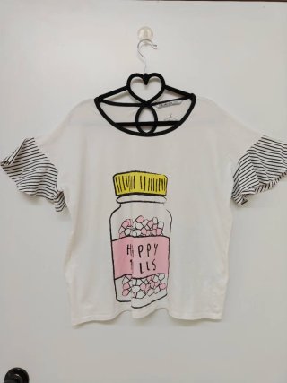 Camiseta Blanca con Estampado Gráfico