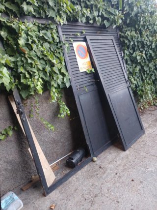 Puerta Exterior de Hierro