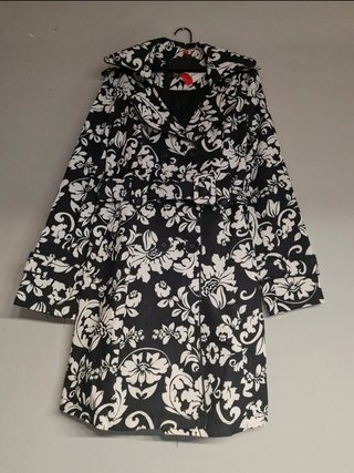 Gabardina Estampada Gris y Blanca