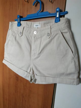 Pantalón corto beige Springfield