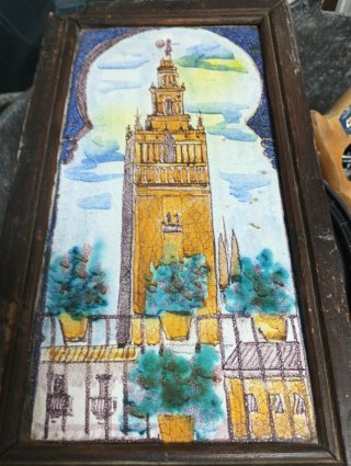 Azulejo Antiguo con Marco de Madera