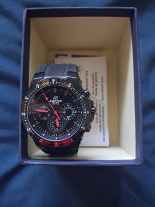 Reloj Casio Edifice Negro y Rojo