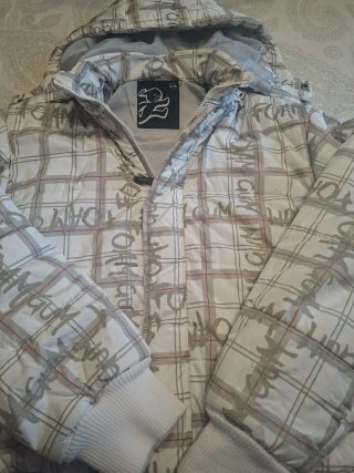 Chaquetón tipo sulfero estampado con capucha