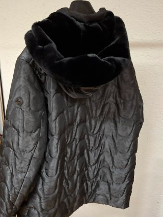 Chaquetón capucha, hombros 50cm sisa 65cm largo 75