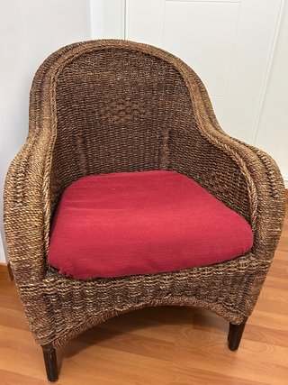 Sillón de Ratán con Cojín Rojo
