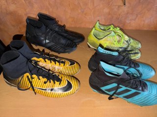 Lote de 4 pares de botas de fútbol