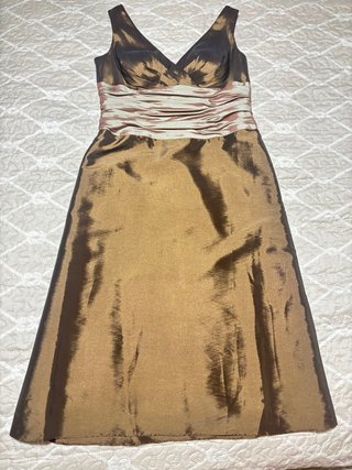 Vestido de fiesta marrón y beige