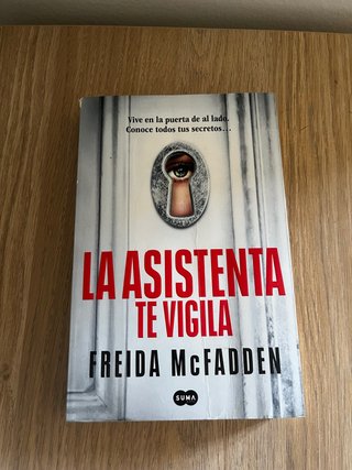 La asistenta te vigila