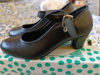 Zapatos de sevillanas negros 37