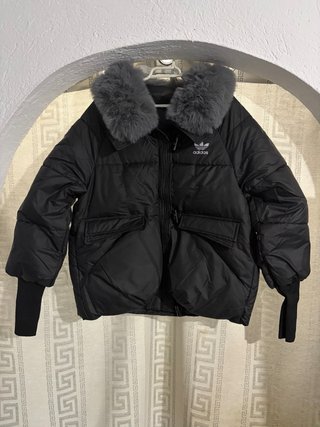Chaquetón plumas Adidas negro con cuello pelo