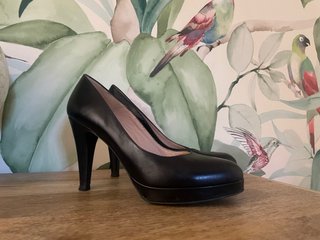 Zapatos de tacón negros de piel