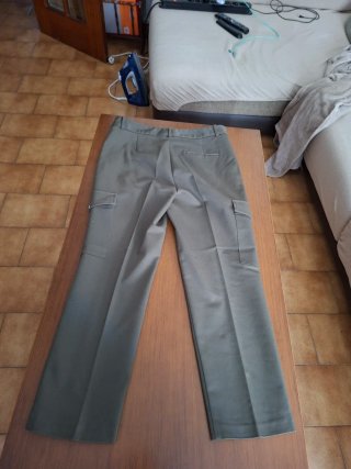 Pantalón Caqui con Bolsillos Laterales