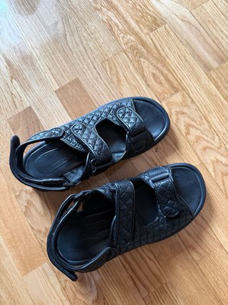 Sandalias Negras de Piel Acolchada Talla 38