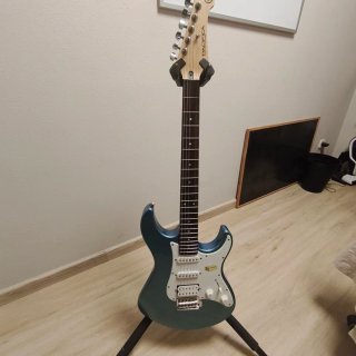 Guitarra Eléctrica Yamaha Pacifica 112J