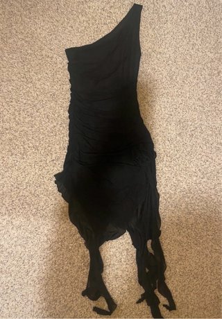 Vestido Negro Asimétrico