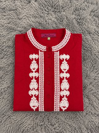 Blusa Roja Bordada con Encaje Blanco