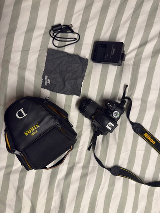Nikon D3300 + 18-55 VR + filtros y accesorios
