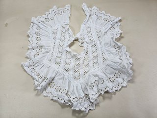 Cuello de Encaje Antiguo para Bebé