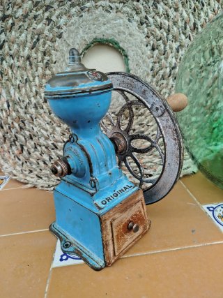 Molinillo de café antiguo