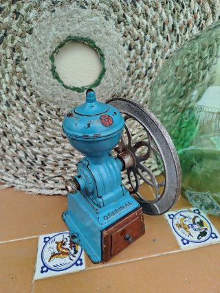 Molinillo de café antiguo