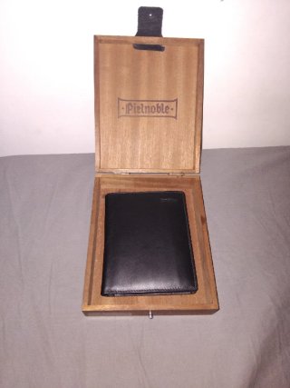 Cartera de Piel Negra