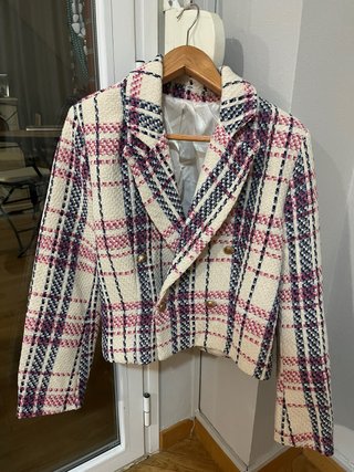Blazer talla M con forro y botones dorados