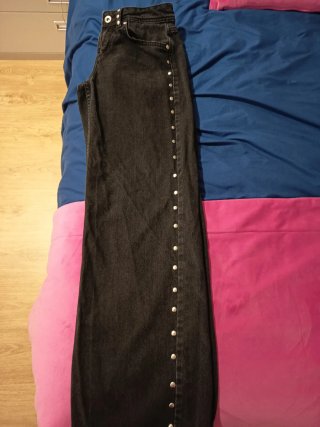 Pantalón Negro con Tachuelas