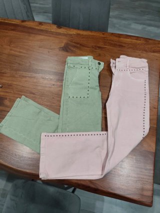 2 Pantalones Vaqueros Zara con tachuelas