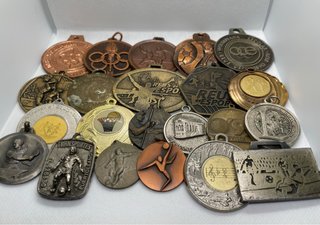 Lote 22 Medallas y Llaveros Vintage