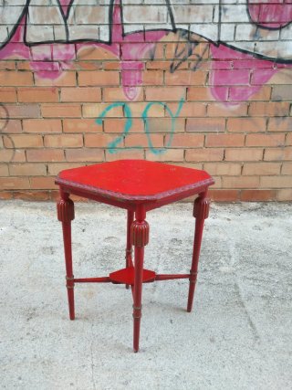 Mesa Auxiliar de Madera color Rojo