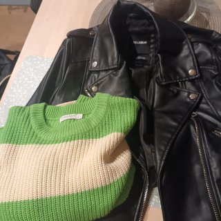 Chaqueta Pull&Bear y Jersey Stradivarius
