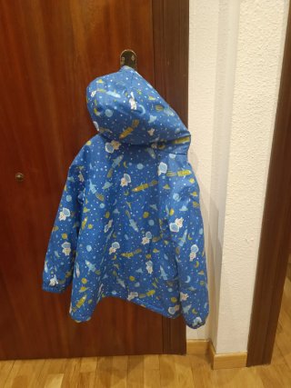 Abrigo impermeable con capucha para niño