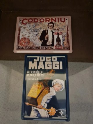 2 placas Metálicas Vintage Codorníu y Maggi