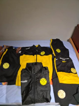 Set de Ropa Deportiva Baskauri.