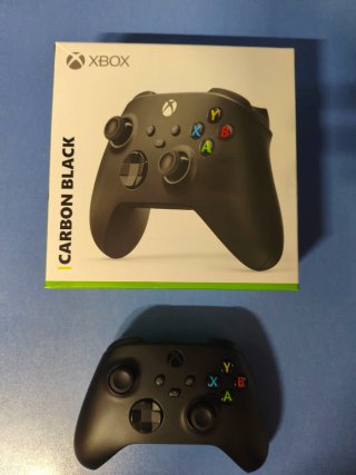Mando Xbox Series X Carbon Black seminuevo