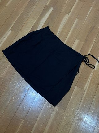 Falda corta negra Mango con lazo