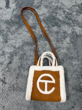 Bolso Ugg x Telfar Marrón y Blanco