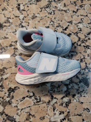 Ténis New Balance Azul e Rosa