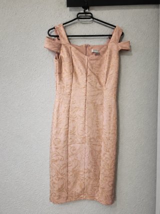 Vestido elegante rosa y dorado