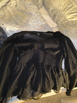 Blusa negra de manga larga