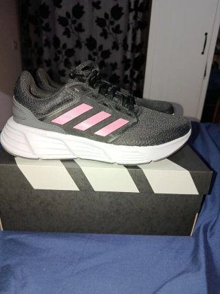 Bambas Adidas Negras y Rosas